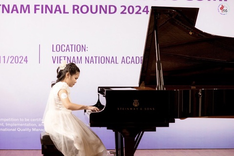Bước ra từ bóng tối, cô bé khiếm thị thắp sáng sân khấu piano quốc tế - Ảnh 1. Cô bé khiếm thị thắp sáng sân khấu piano quốc tế - Ảnh 1.