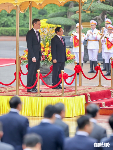Lễ đón Thủ tướng Tây Ban Nha Pedro Sánchez lần đầu thăm chính thức Việt Nam - Ảnh 3.
