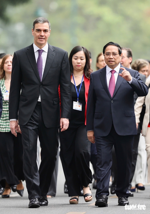 Lễ đón trọng thể Thủ tướng Tây Ban Nha Pedro Sánchez thăm Việt Nam - Ảnh 6.
