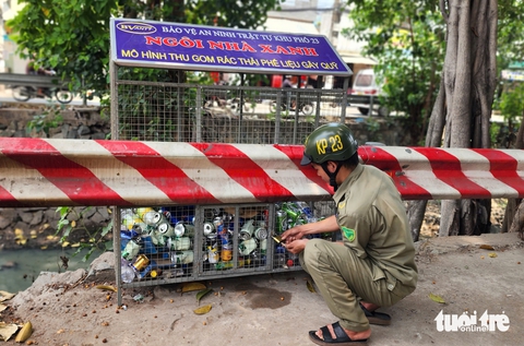 Thích thú với mô hình 'ngôi nhà xanh' thu gom rác thải phế liệu ở Bình Hưng Hòa - Ảnh 4.
