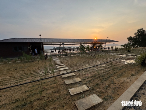 San lấp mặt bằng săn view hồ thủy điện, xã 'chỉ nhắc nhở' - Ảnh 4.