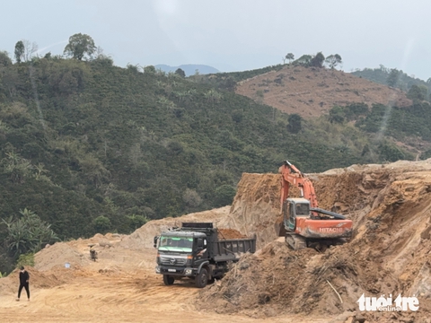 San lấp mặt bằng săn view hồ thủy điện, xã 'chỉ nhắc nhở' - Ảnh 5.