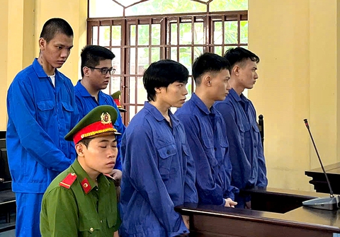 Nhóm đe dọa tiểu thương chợ Bình Điền để thu tiền bảo kê lãnh án - Ảnh 1.