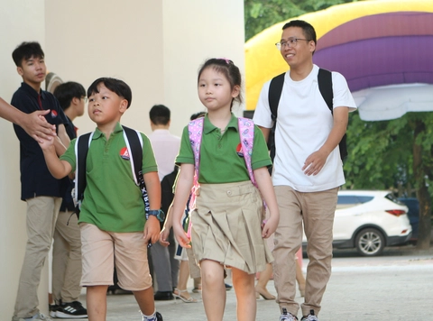 xếp hàng - Ảnh 1.