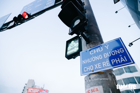 Chừa lối nhỏ để xe rẽ phải tại giao lộ để giảm ùn tắc giao thông - Ảnh 2. rẽ phải - Ảnh 2.