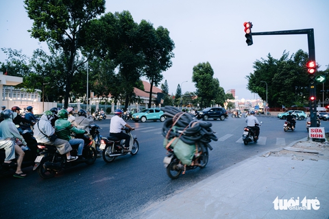 Chừa lối nhỏ để xe rẽ phải tại giao lộ để giảm ùn tắc giao thông - Ảnh 9. rẽ phải - Ảnh 8.