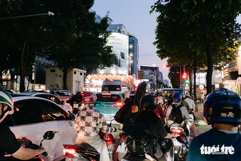 Chừa lối nhỏ để xe rẽ phải tại giao lộ để giảm ùn tắc giao thông - Ảnh 10. rẽ phải - Ảnh 9.