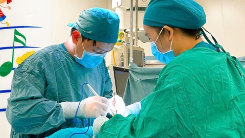 'Chạy đua thời gian' với bệnh lý nguy hiểm nhất ở trẻ sinh non - viêm ruột hoại tử - Ảnh 1.