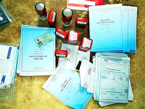 Thuê xe ôm làm giám đốc để mua bán trái phép hóa đơn VAT - Ảnh 1.