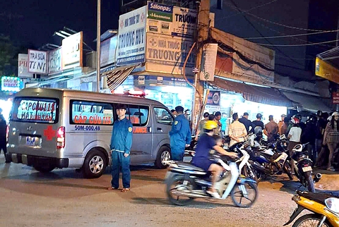 Nghi can đâm chết người ở quận Bình Tân ra trình diện - Ảnh 1.