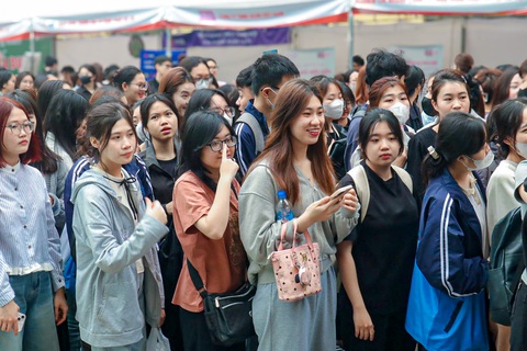 Các nhà bán lẻ, chuỗi cửa hàng 'đua' tuyển nhân sự mới đón 30-4 và mùa hè - Ảnh 2. tuyển dụng - Ảnh 2.