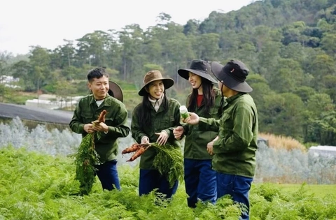 Nguyễn Thúc Thùy Tiên - Ảnh 2.