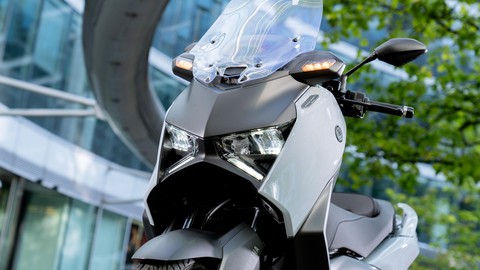 Yamaha lên tiếng về vụ xe máy bốc khói trắng nghi do lỗi phanh ABS - Ảnh 1.