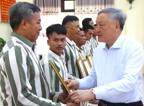 Tin tức sáng 17-7: Mở rộng phạm vi, quy mô, điều kiện, diện đối tượng được đề nghị đặc xá dịp 2-9 - Ảnh 1. Tin tức sáng 17-7: Mở rộng phạm vi, quy mô, điều kiện, diện đối tượng được đề nghị đặc xá dịp 2-9 - Ảnh 1.