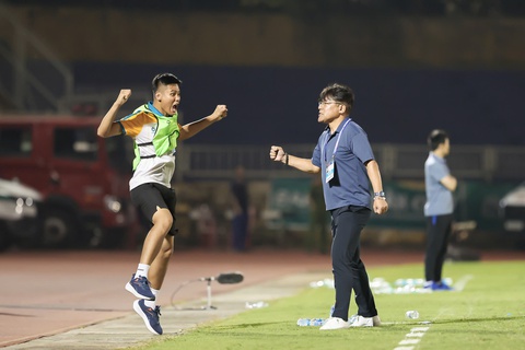 HLV Nhật Bản thắc mắc trọng tài Việt Nam không thuộc điều lệ V-League - Ảnh 1. trọng tài - Ảnh 1.