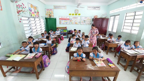 v - Ảnh 2.