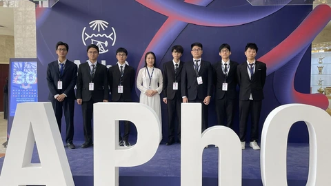 Học sinh Việt Nam 'gặt' vàng tại Olympic vật lý châu Á - Ảnh 1.