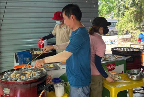 Ăn bánh khọt Vũng Tàu nhớ hương vị xưa - Ảnh 2. Bánh khọt - Ảnh 2.