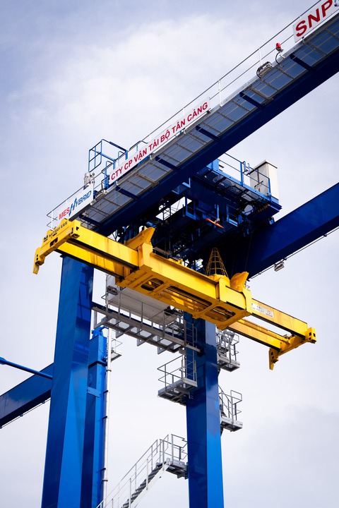 Lần đầu Việt Nam sản xuất cẩu RTG Hybrid, Tân Cảng Cát Lái chính thức vận hành - Ảnh 2.