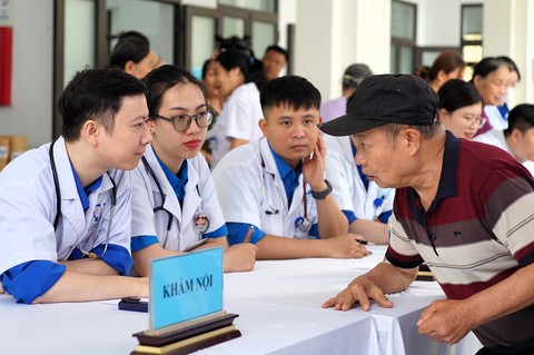 Công nhân xỏ giày đi chơi thể thao, lan tỏa năng lượng tích cực - Ảnh 4.
