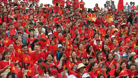 Duyệt đội ngũ và diễu hành quần chúng kỷ niệm 70 năm giải phóng Hải Phòng - Ảnh 4.