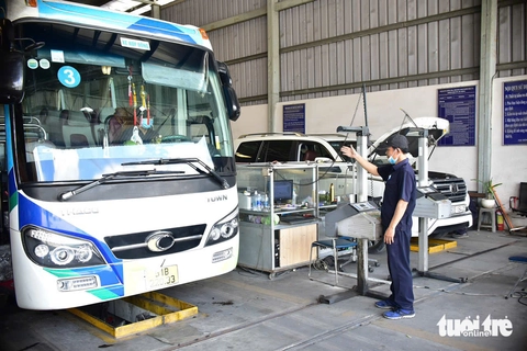 Áp quy chuẩn khí thải ô tô mới cần phải đi đôi với siết kiểm định - Ảnh 1.