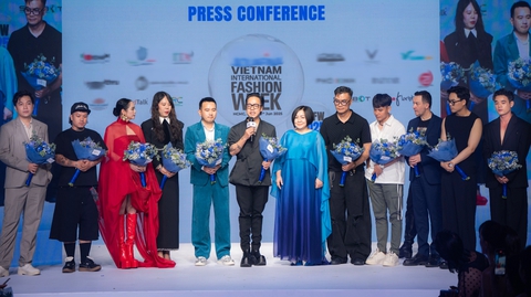 Nhà thiết kế Pháp Julien Fournié tham gia Tuần lễ thời trang quốc tế Việt Nam - Ảnh 3. Tuần lễ thời trang quốc tế Việt Nam - Ảnh 3.
