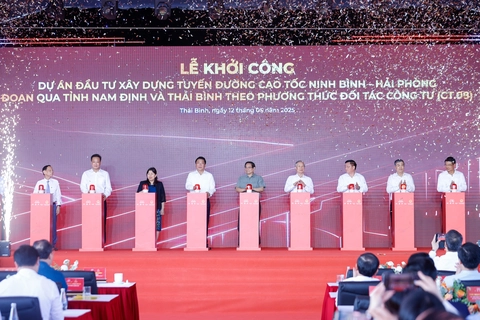 Khởi công dự án cao tốc 20.000 tỉ đồng, Thủ tướng yêu cầu rút ngắn tiến độ thực hiện - Ảnh 1.
