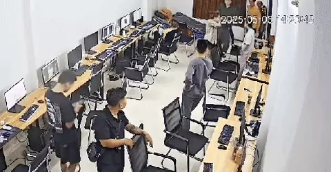 Giám đốc Công an Hà Nội chỉ đạo kiểm tra thông tin cán bộ công an phường bị tố đánh người - Ảnh 1.