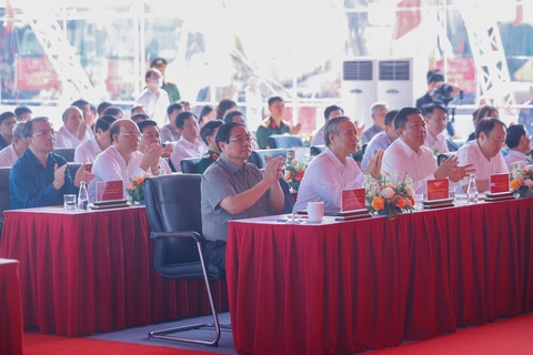 Khởi công dự án cao tốc 20.000 tỉ đồng, Thủ tướng yêu cầu rút ngắn tiến độ thực hiện - Ảnh 2.