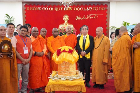 Xá lợi Đức Phật đã đến sân bay Nội Bài, Hà Nội - Ảnh 1. Xá lợi Phật - Ảnh 1.