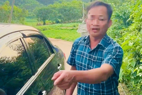 Cán bộ xã hành hung cô gái 23 tuổi vì mâu thuẫn khi đi đường - Ảnh 1.