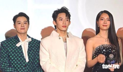'Dưới đáy hồ': Phim Việt đầu tiên về song trùng, có bắt chước 'Us' của Mỹ? - Ảnh 1. Dưới đáy hồ - Ảnh 1.