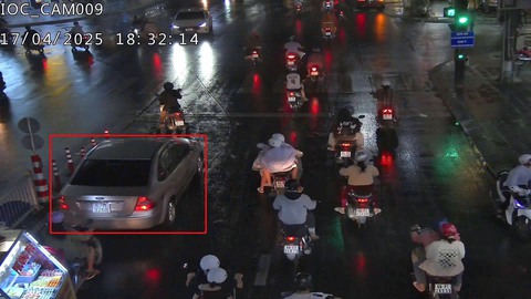 đập vỡ kính ô tô - Ảnh 1.