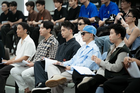 Cassie tố Diddy hành hạ bằng dầu em bé; phim concert Anh trai vượt ngàn chông gai gây sốt - Ảnh 3. Diddy - Ảnh 2.