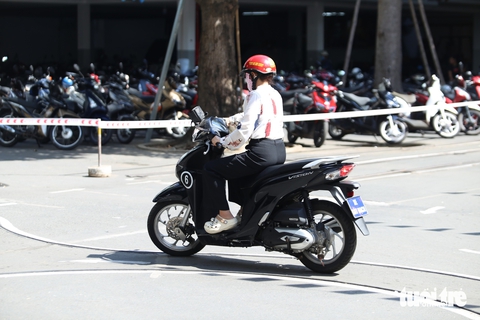 thi sát hạch lái xe - Ảnh 8.