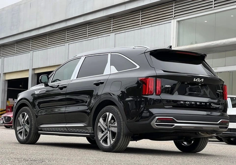 Giá Kia Sorento lần đầu giảm dưới mốc 900 triệu tại đại lý: Rẻ nhất phân khúc, ngang CX-5 bản tầm trung, dọn kho chờ bản mới sắp ra mắt- Ảnh 4. Kia Sorento - Ảnh 2.