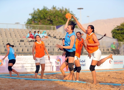 Đội tuyển bóng ném bãi biển nữ Việt Nam lập hattrick vô địch châu Á - Ảnh 3. bóng ném bãi biển - Ảnh 2.