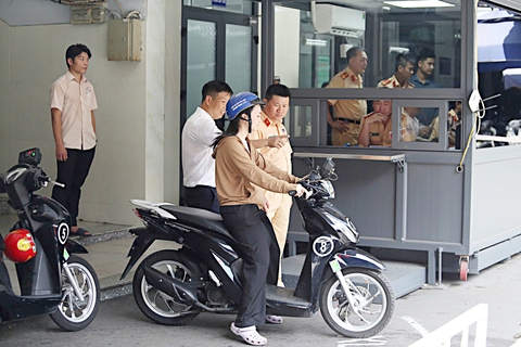 CSGT sát hạch lái xe tại TP.HCM: Nhiều thuận lợi, nỗ lực giải quyết hơn 119.000 hồ sơ tồn đọng - Ảnh 2. CSGT sát hạch lái xe tại TP.HCM: Nhiều thuận lợi, nỗ lực giải quyết hơn 119.000 hồ sơ tồn đọng - Ảnh 2.