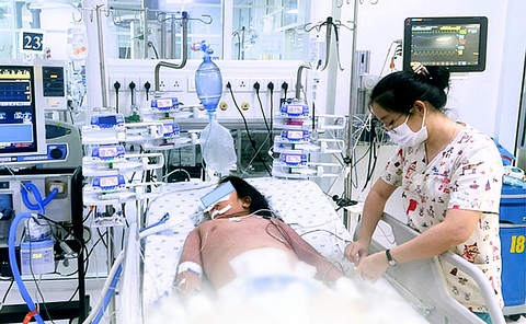 Cảnh giác bệnh sốt xuất huyết vào mùa, có trẻ bị tổn thương gan - Ảnh 1.