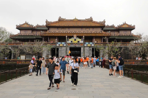 Không sáp nhập với tỉnh thành nào, Huế được và mất gì? - Ảnh 4.