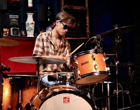 Jazz, một gã nghệ sĩ hơi bất cần nhưng luôn thành thật - Ảnh 2. Jazz - Ảnh 2.