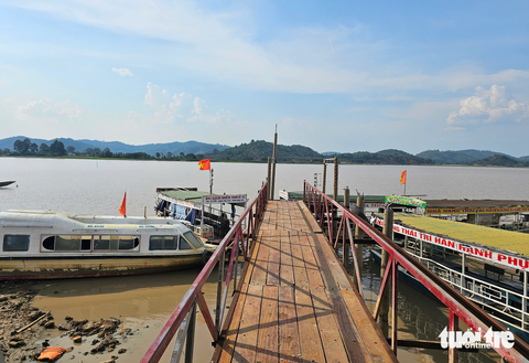 Đắk Lắk chỉ đạo xử lý dứt điểm nhà hàng không phép lấn hồ Lắk - Ảnh 2.