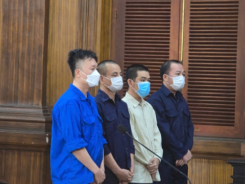 Cựu cán bộ hải quan lãnh án do tiếp tay buôn lậu trên 217 tỉ đồng - Ảnh 1.