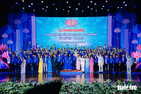 Ca sĩ Hòa Minzy, rapper Double2T được tuyên dương Thanh niên tiên tiến làm theo lời Bác - Ảnh 1. thanh niên tiên tiến - Ảnh 11.