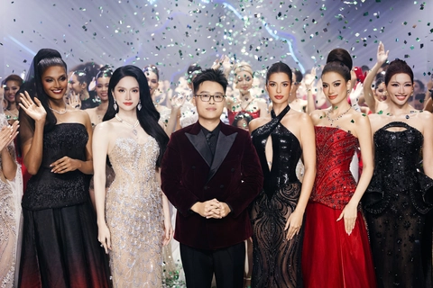 Hơn 20 hoa hậu, á hậu quốc tế và Việt Nam trình diễn bộ sưu tập mới của Nguyễn Minh Tuấn - Ảnh 7. Nguyễn Minh Tuấn - Ảnh 11.