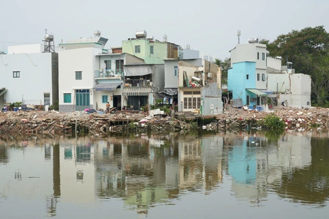 Cuộc sống trong những căn nhà 'còn ở được ngày nào hay ngày đó' trên kênh rạch quận 8 - Ảnh 15.