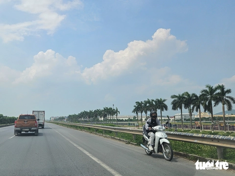 Đề xuất cao tốc Hà Nội - Bắc Giang lên 10 làn: Xe máy, container sẽ không còn cảnh chen chúc - Ảnh 2. Đề xuất cao tốc Hà Nội - Bắc Giang lên 10 làn: Xe máy, container sẽ không còn chen chúc chung làn - Ảnh 2.