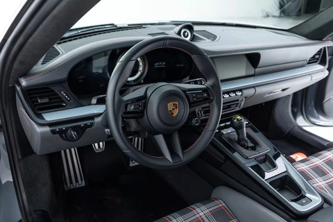 Porsche 911 đời 2023 vẫn bán được giá hơn xe mới dù đã đâm đụng - Ảnh 3.