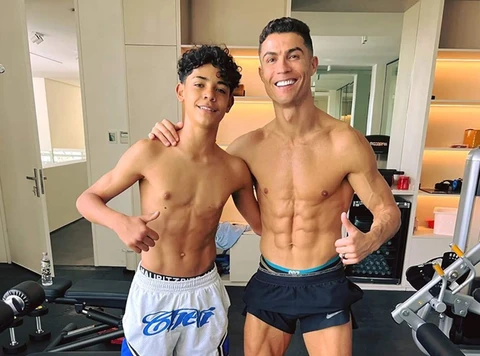 Nhờ đâu con trai Ronaldo mới 14 tuổi đã cao 1m83? - Ảnh 1.
